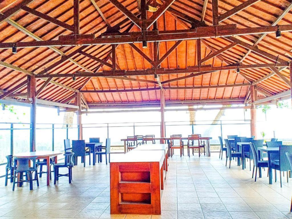 Oyo 1508 Mascot Beach Hotel Mangsit Exterior photo