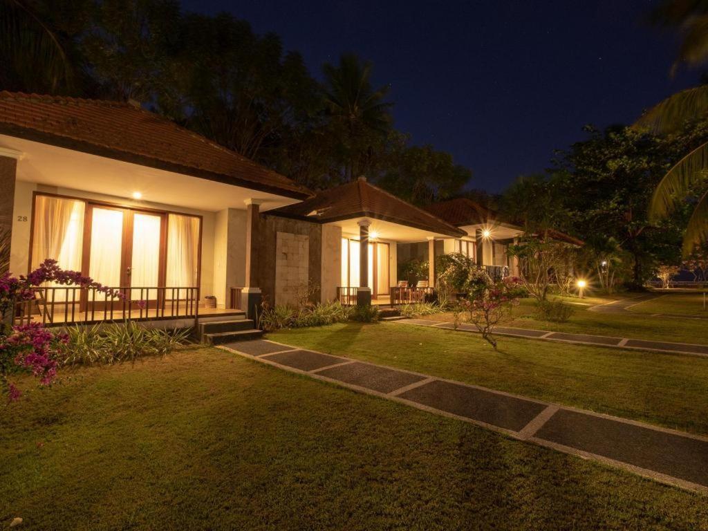 Oyo 1508 Mascot Beach Hotel Mangsit Exterior photo