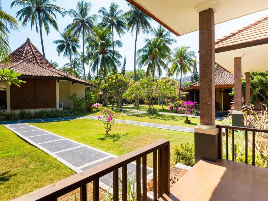 Oyo 1508 Mascot Beach Hotel Mangsit Exterior photo