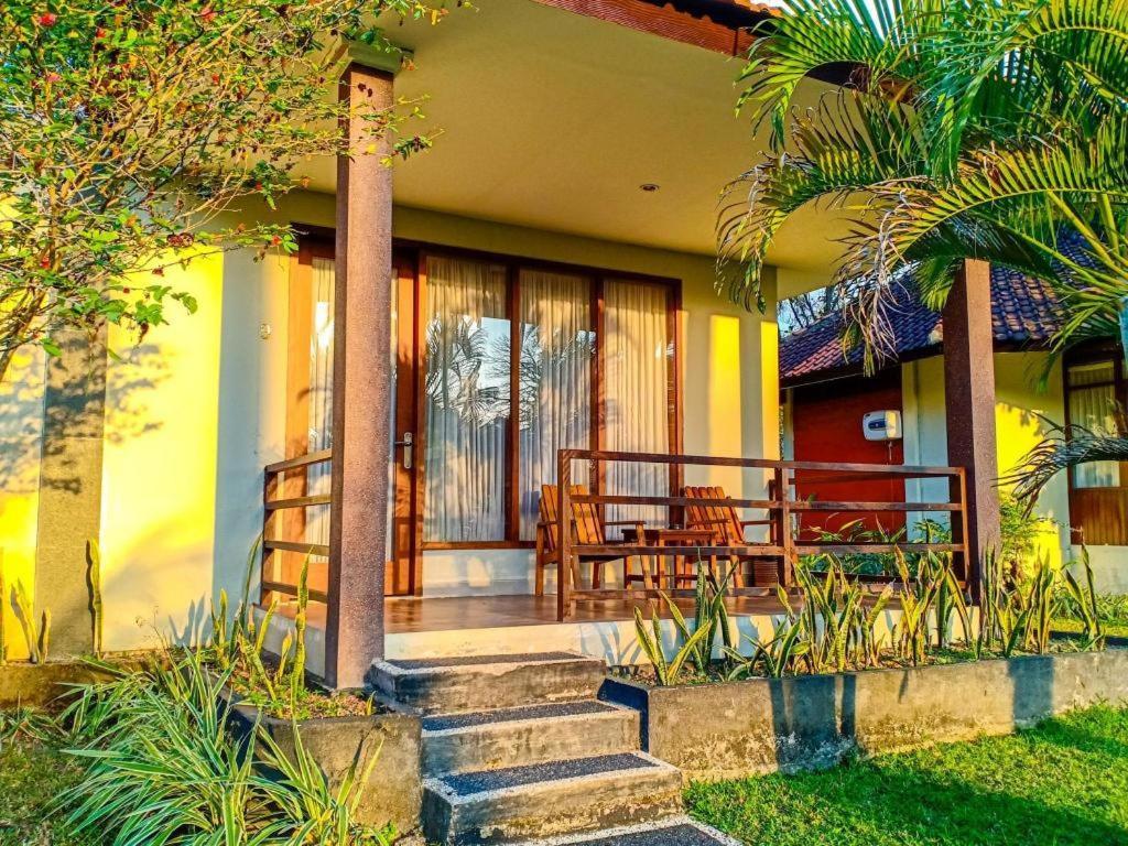 Oyo 1508 Mascot Beach Hotel Mangsit Exterior photo