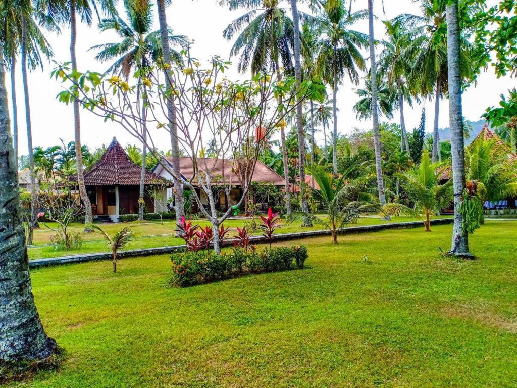 Oyo 1508 Mascot Beach Hotel Mangsit Exterior photo