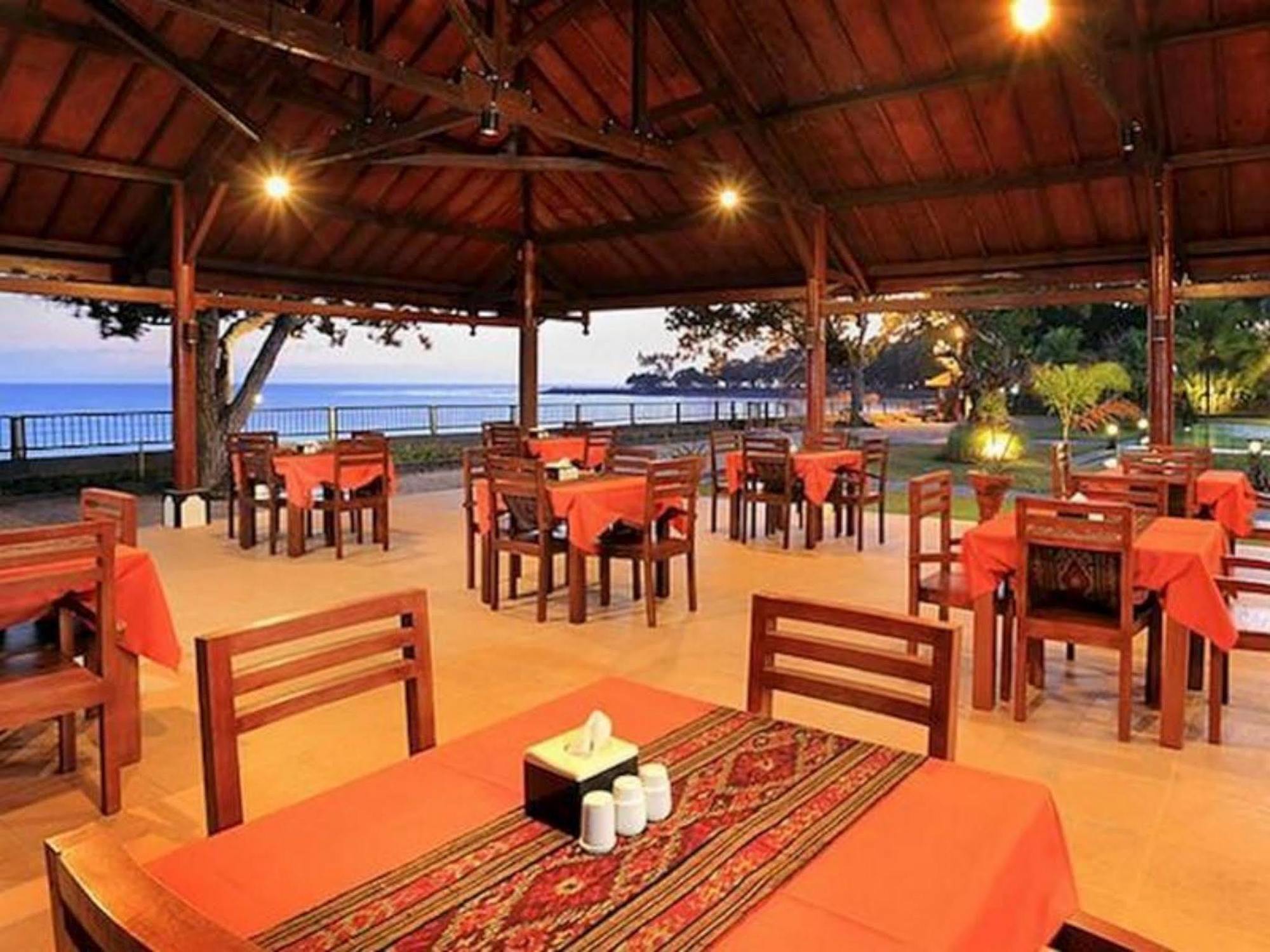 Oyo 1508 Mascot Beach Hotel Mangsit Exterior photo
