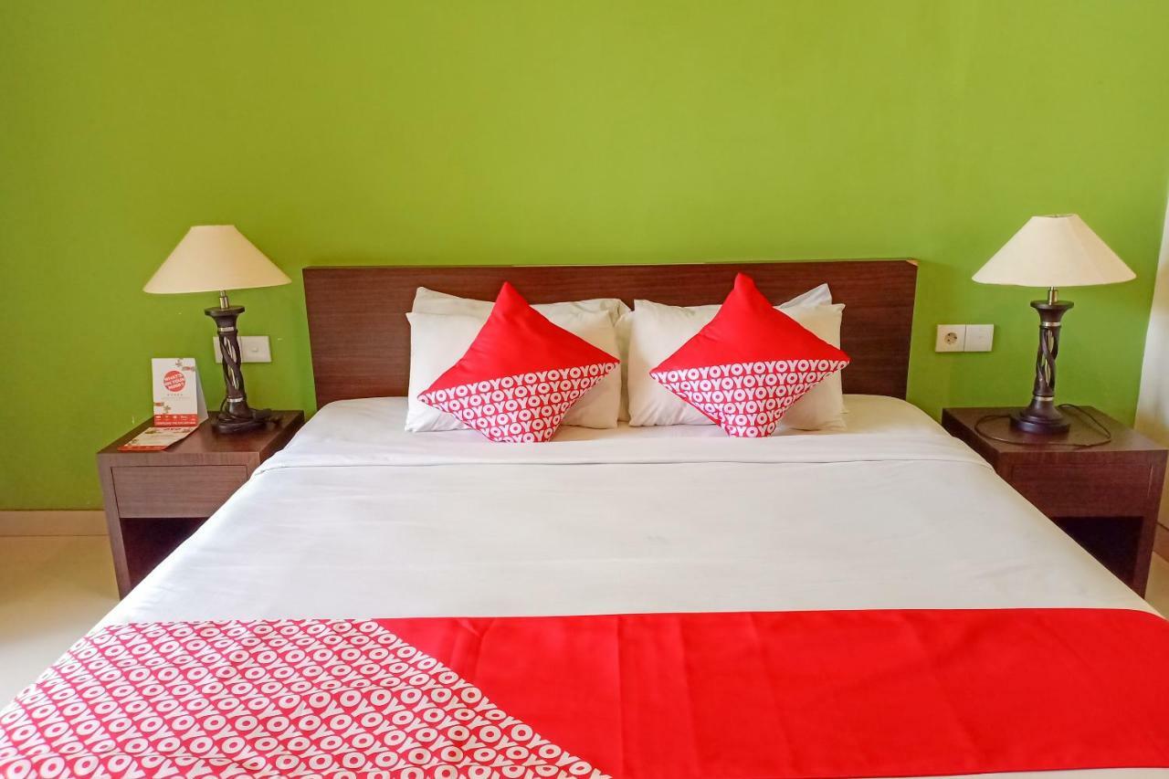 Oyo 1508 Mascot Beach Hotel Mangsit Exterior photo